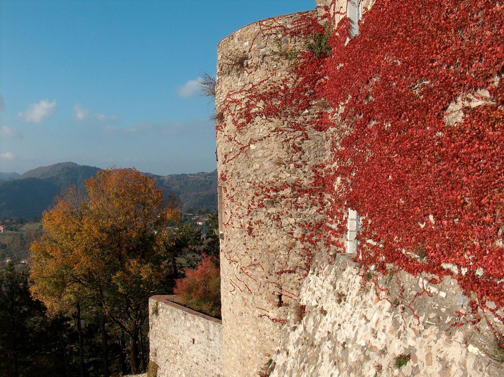 Отель Castello Malaspina Di Фоздиново Экстерьер фото