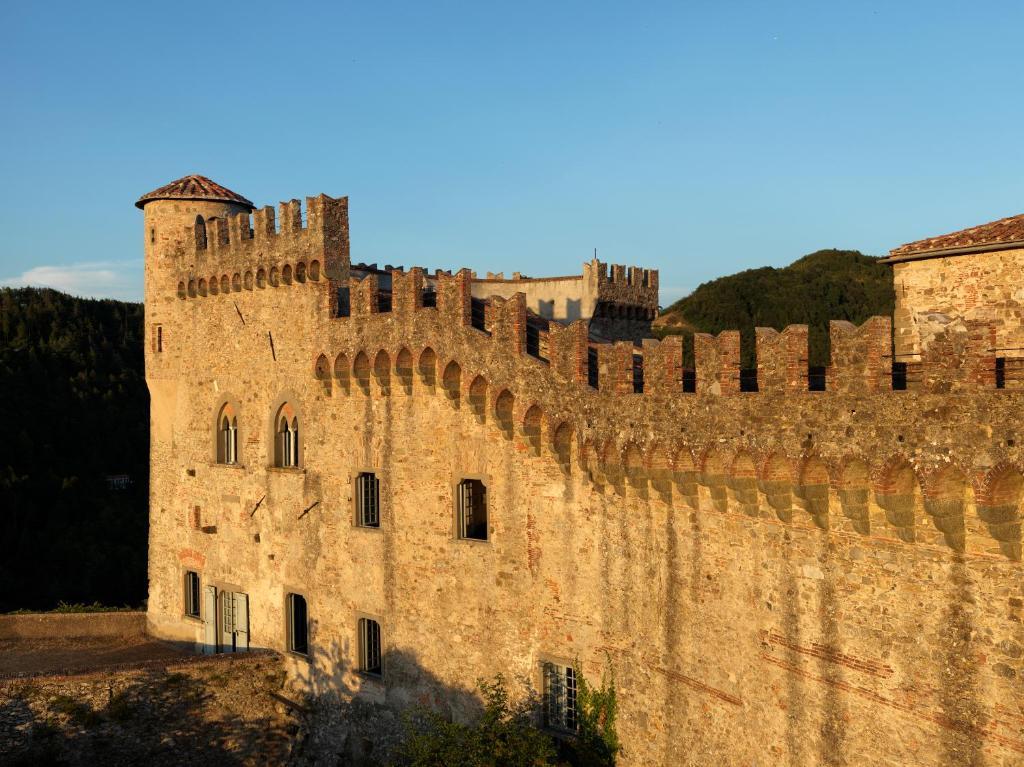 Отель Castello Malaspina Di Фоздиново Экстерьер фото